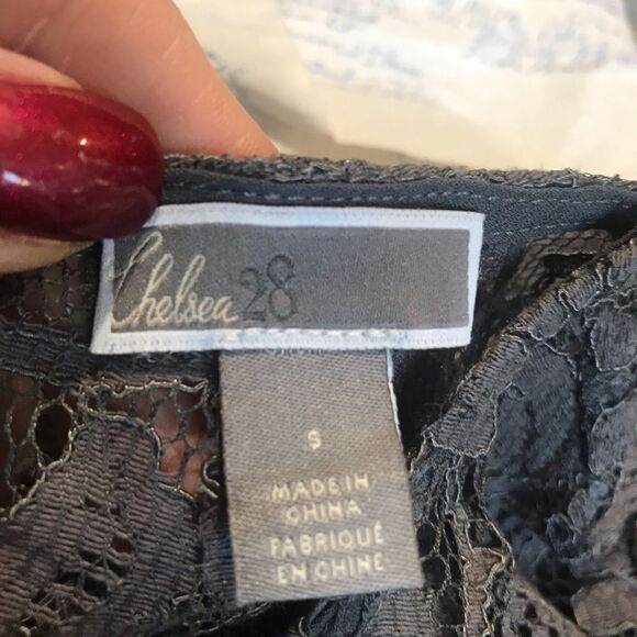 Chelsea 28 Gray Lace Blouse Size Small NWT - Picture 4 of 7